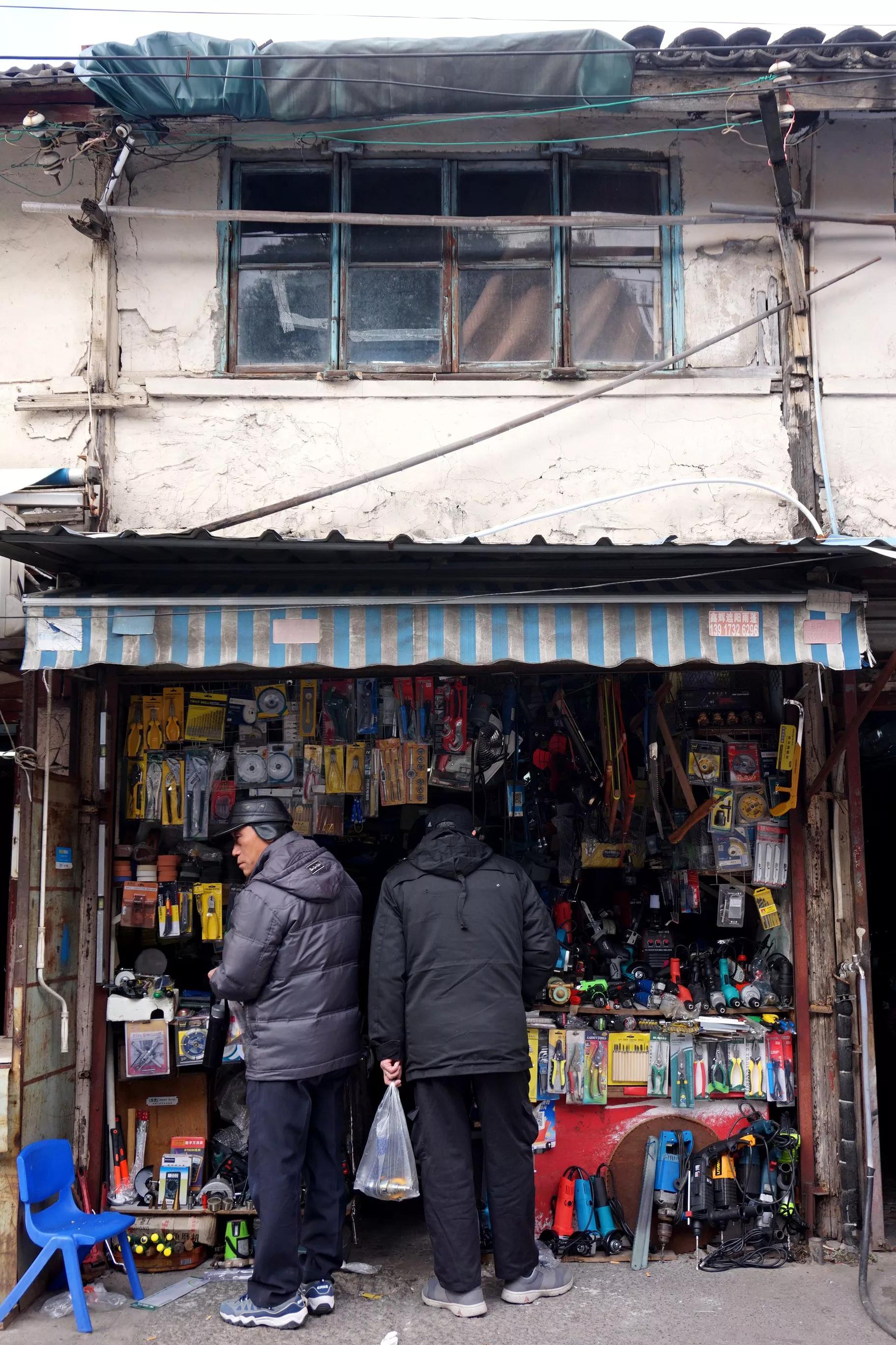 挥挥手不留痕迹,挥挥手不带走一粒尘土