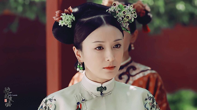 从白月光到莫向晚秦岚只用了支“本宫不死”色口红