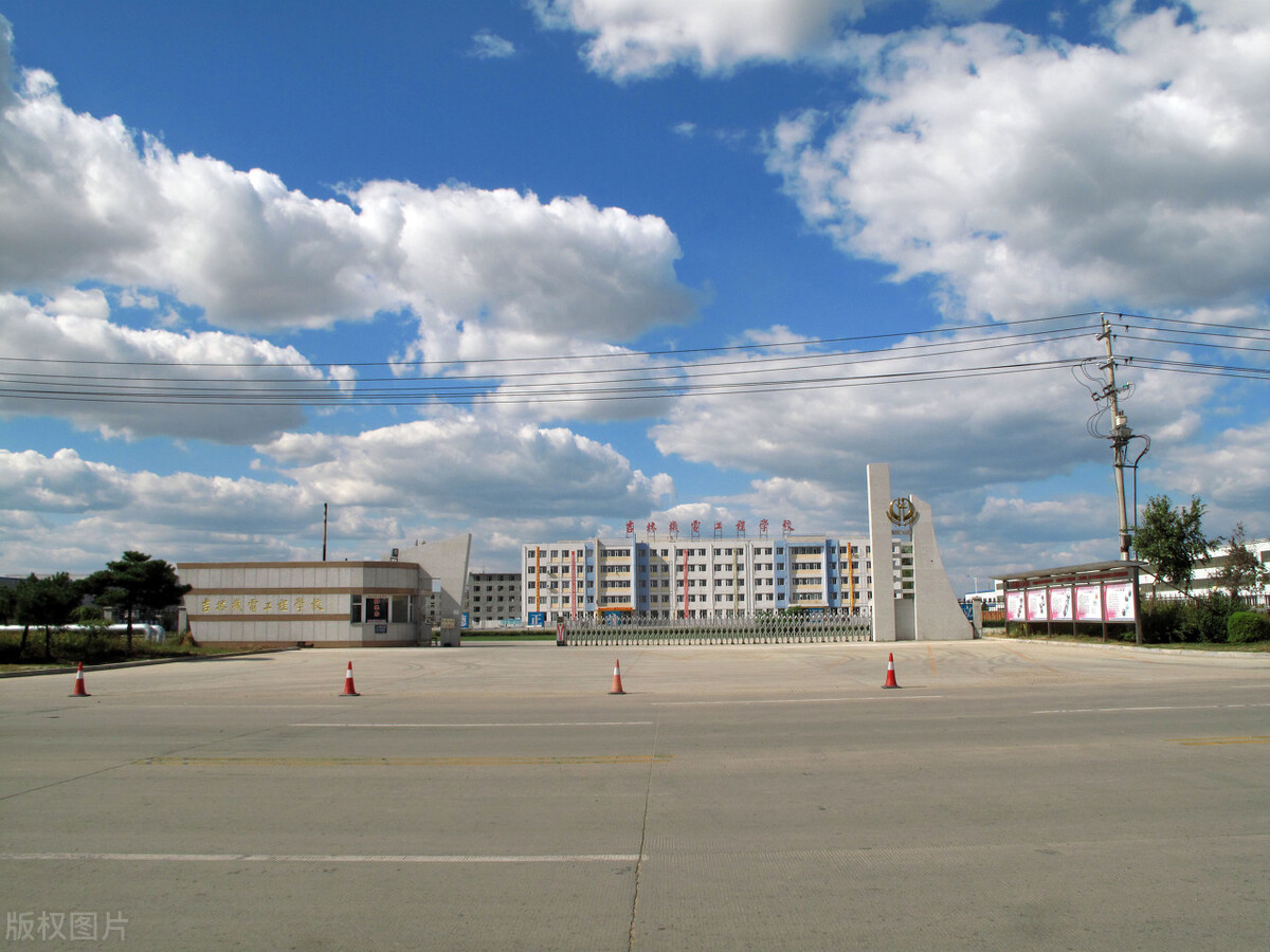 学生逃课就是不愿意去学校怎么办,高二学生叛逆不去学校怎么办