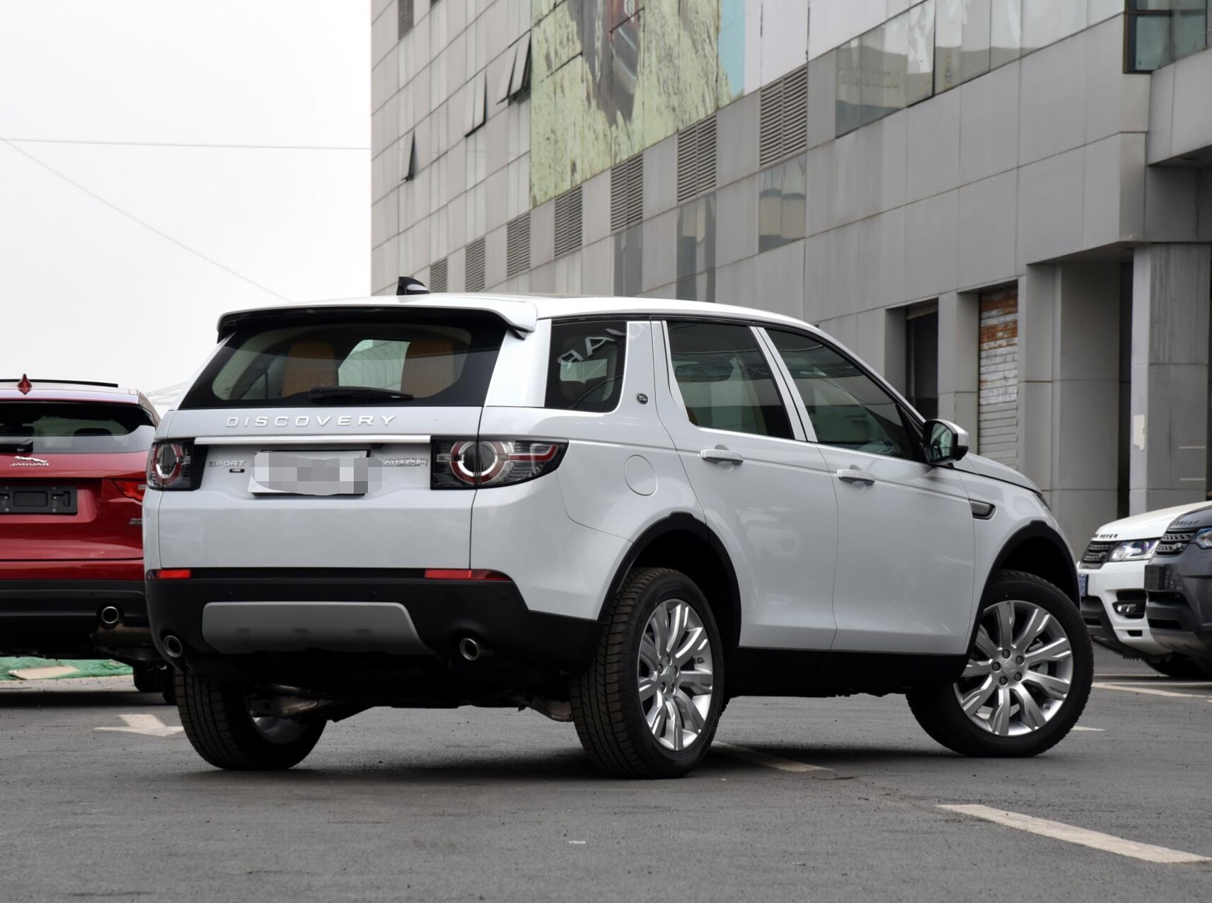 发现神行和x3哪个好,路虎发现神行2.0t柴油什么价