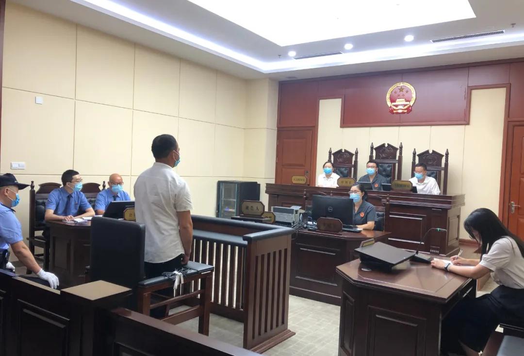 浙江一男子偷钱,一男子偷井盖栽了判刑8个月