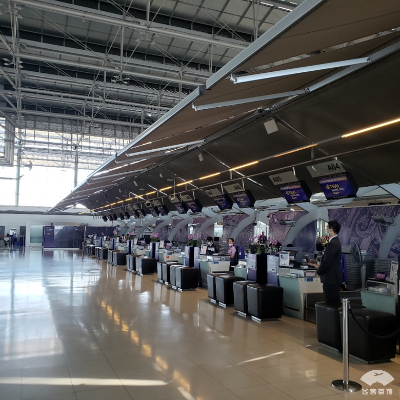 打卡泰航波音747头等舱，贴心空姐疯狂投喂，大龙虾鱼子酱吃到撑