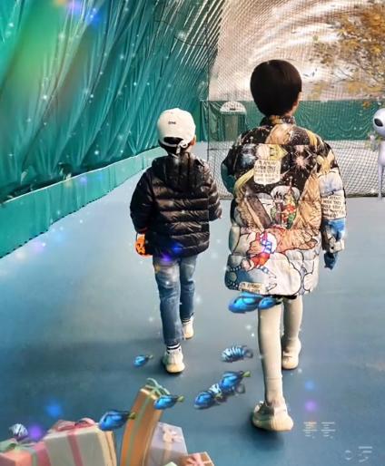 靳东晒照为儿庆生,靳东为3岁儿子庆生