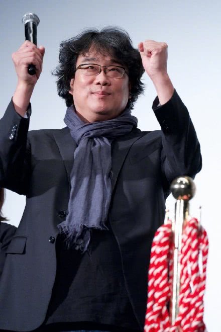 张艺兴鹿晗捐款,张艺兴捐款30万是真的吗