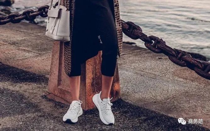 今年最火的10双小白鞋谁穿谁好看,今年最时尚的小白鞋夏天