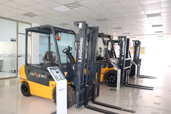 质量与责任同行——访柳工叉车（山东）工厂小记