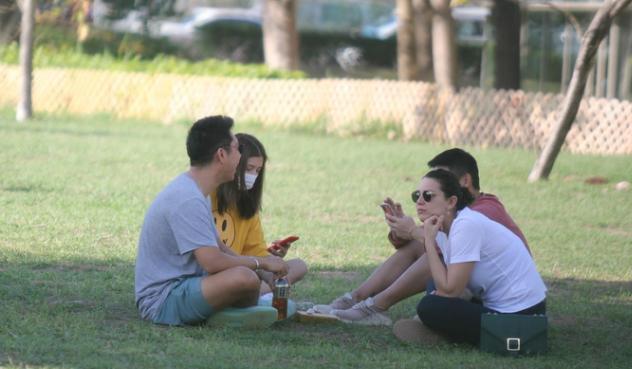 吴千语晒照自己打扮漂亮,吴千语深夜拍落寞照