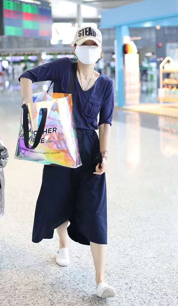 马伊琍穿小白鞋的照片,马伊琍白帽子