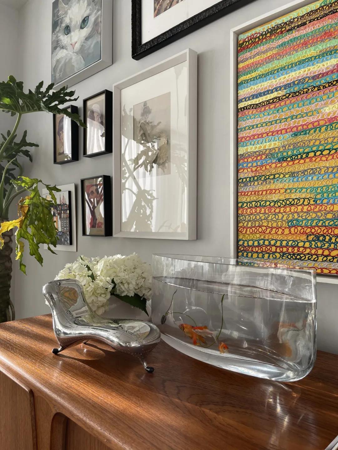 她从欧洲背回月球灯，“明明如月，何时可掇”，把家变成了艺术馆