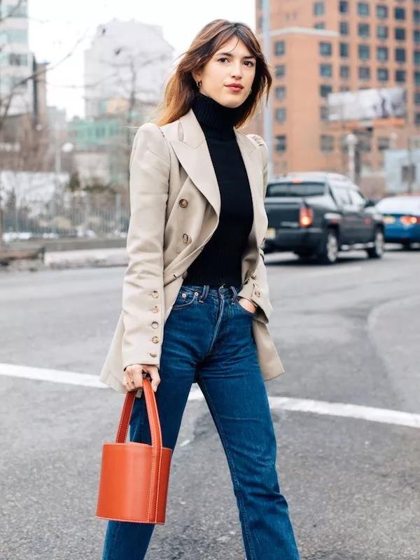 春夏经典款时髦大容量水桶包,今年流行的水桶包包