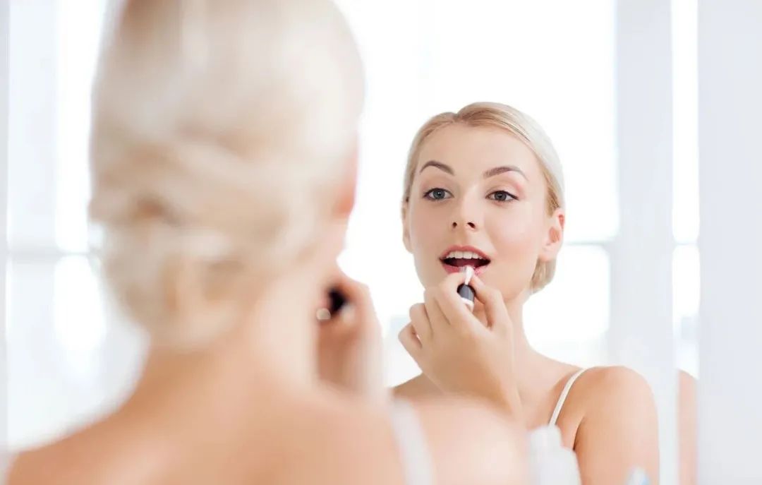 口红晒化了可以放冰箱吗,口红化了怎么办不掉色