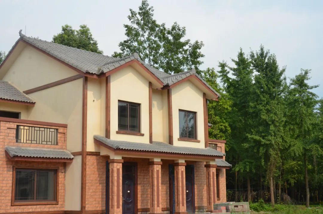 现在新建的小别墅,即将全面完工的别墅