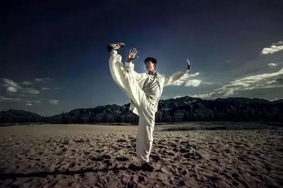 太极拳抬脚功,太极拳高抬腿小腿伸不直