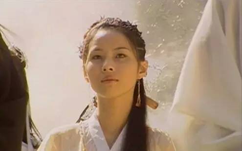 神雕侠侣最早版杨过和郭芙在一起,各版神雕侠侣杨过弹指神通救郭芙