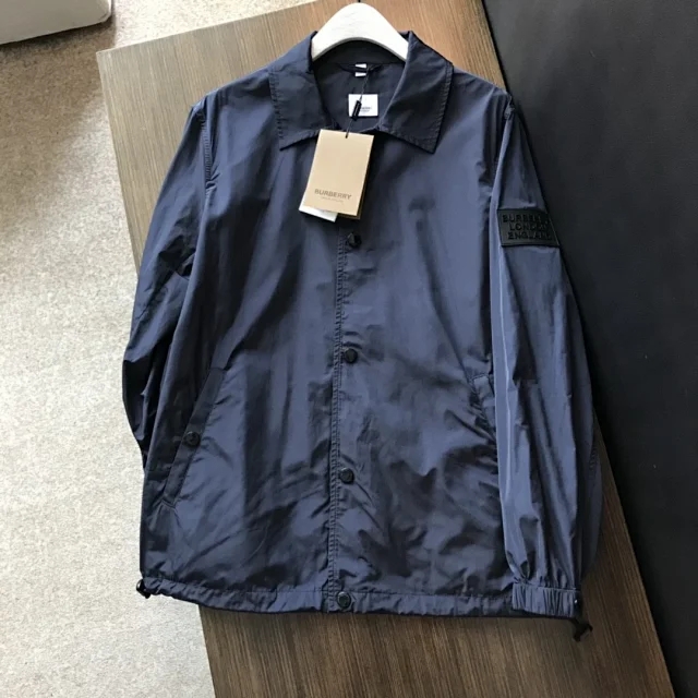 巴宝莉风衣58码出售,巴宝莉风衣巴黎时装周2020