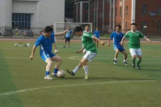 小场地足球教学,足球怎么踢才又高又远教程