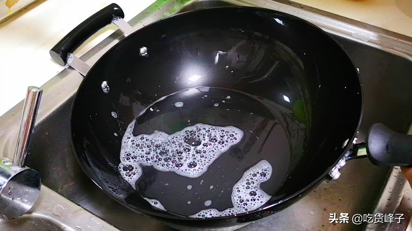 家用铁锅开锅的正确方法不粘锅,白铁锅怎样开锅才不粘锅不生锈