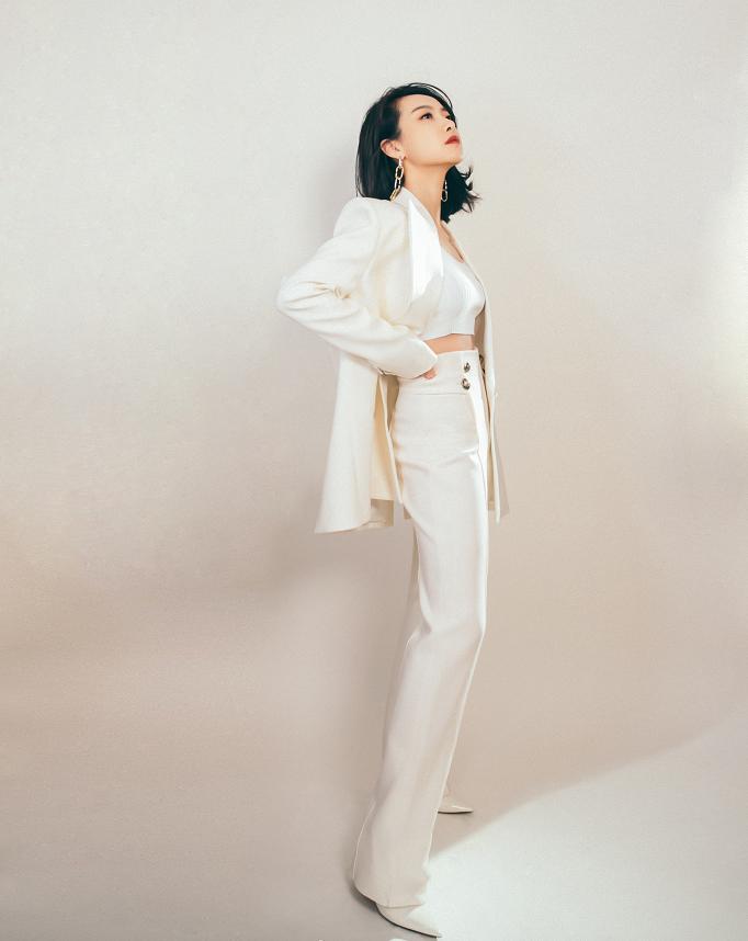 宋茜穿露脐上衣秀好身材,盘点宋茜在红毯上的各种时尚穿搭