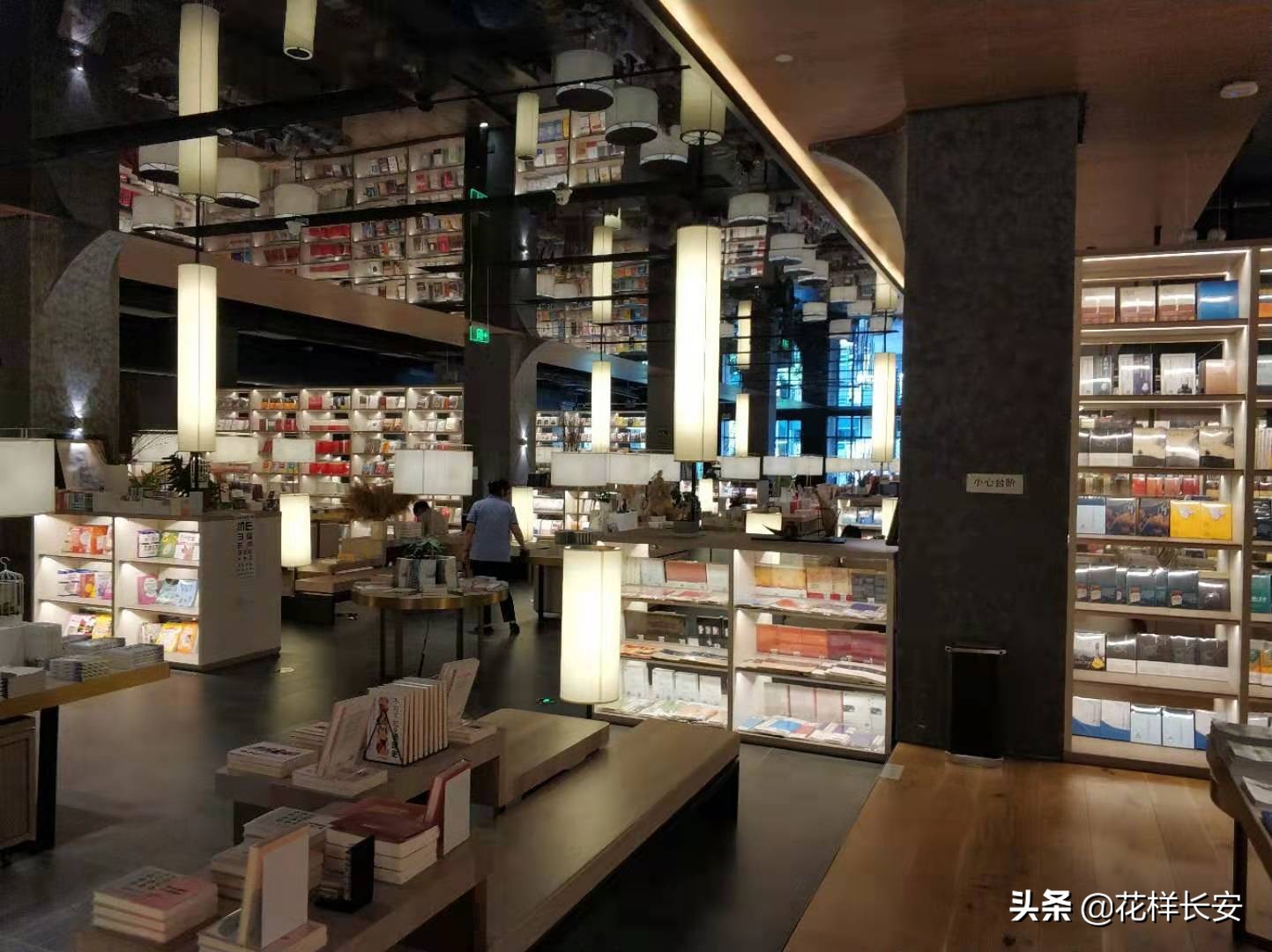 亲测西郊最大书城座位忒别多贼适合看书