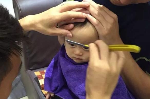 奶奶把孙女头发剃掉了,奶奶把小孩眉毛剃了新闻