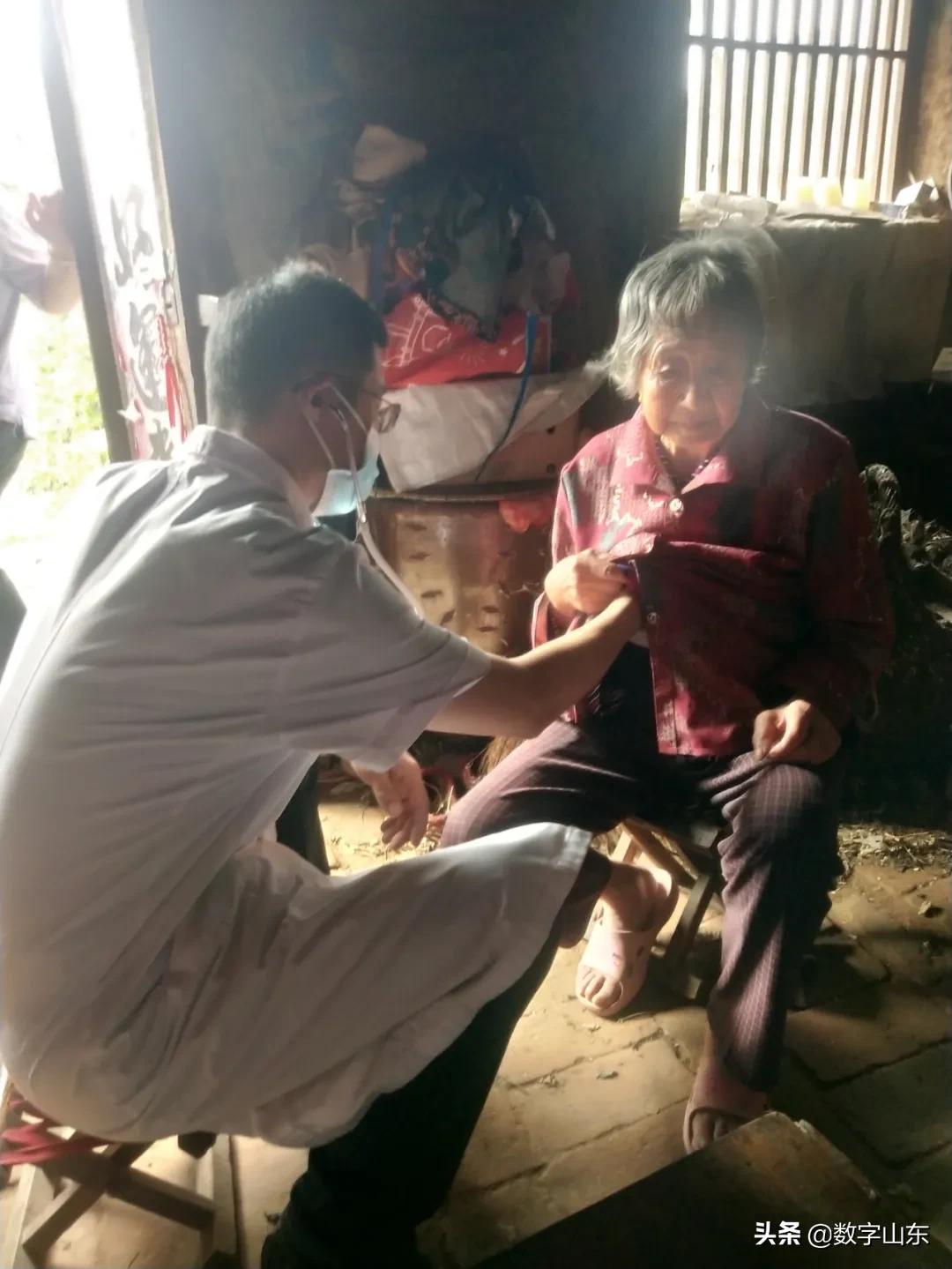 查体车开进村，医生找上门！莱西市市立医院开展“走百村进万家”健康义诊活动