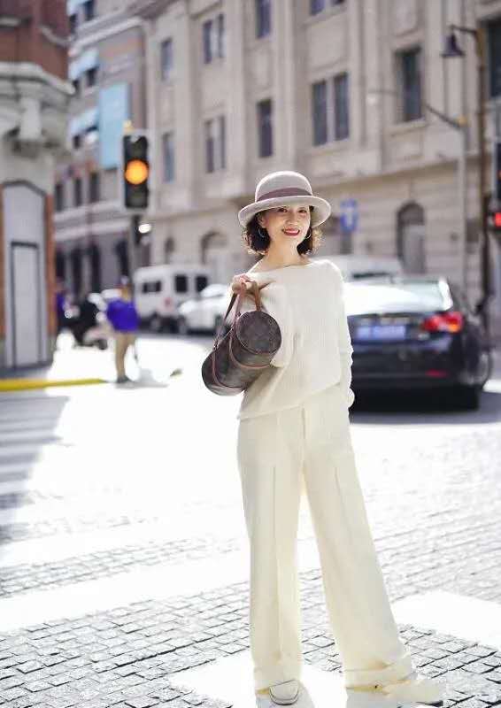 过了五十岁的女人穿搭减龄,过了40岁的女人越来越漂亮