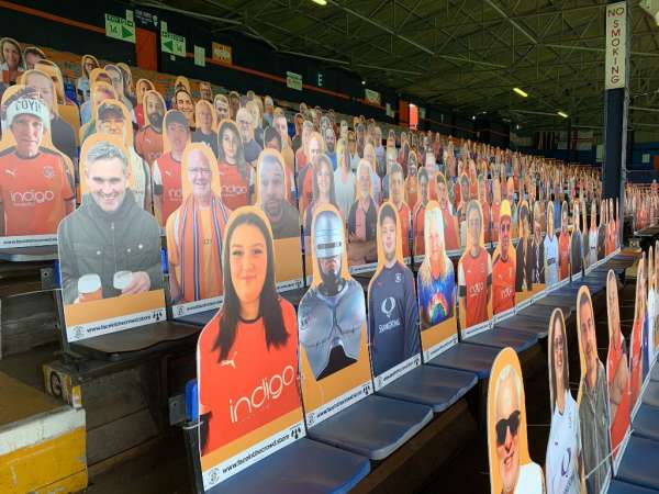 当足球与DJ交织,小球会也演绎着别样的不离与不弃