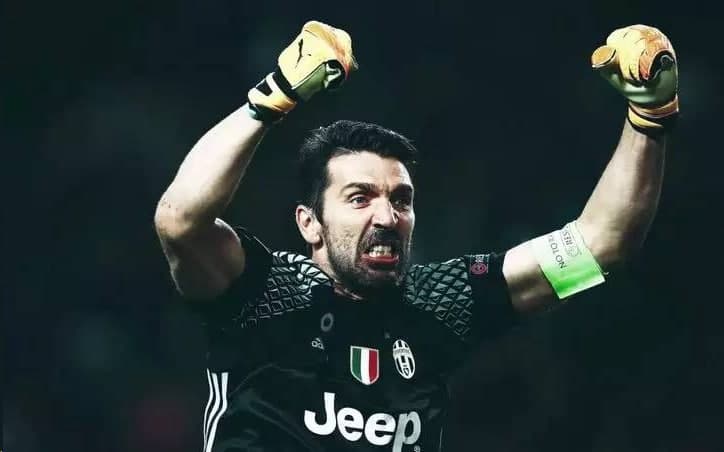 这该死的足球弗格森原话英语,45岁意大利传奇门将布冯正式退役