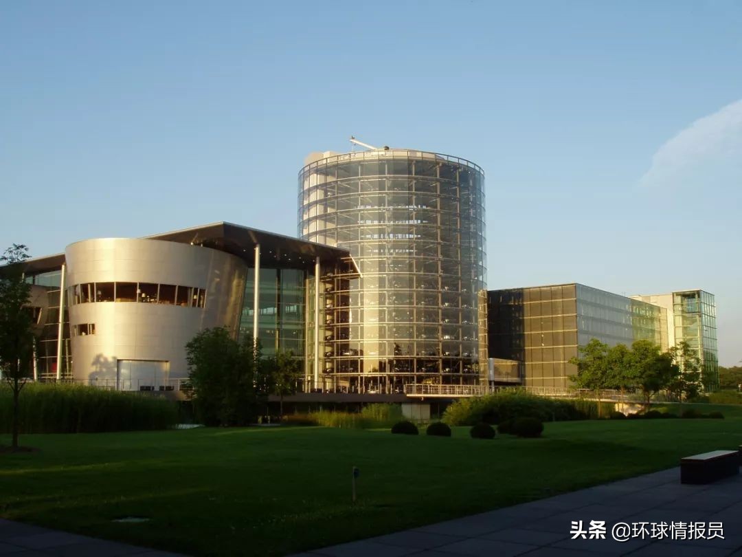 柏林墙倒塌是德国统一的标志吗,德国柏林墙的倒塌时间地点