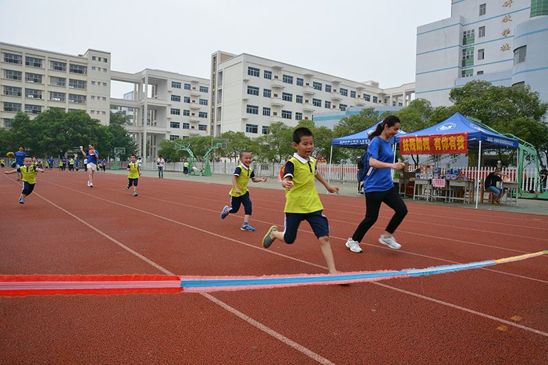 小学生厌学、脾气差、社交有障碍,抑郁症低龄化,父母给孩子减压