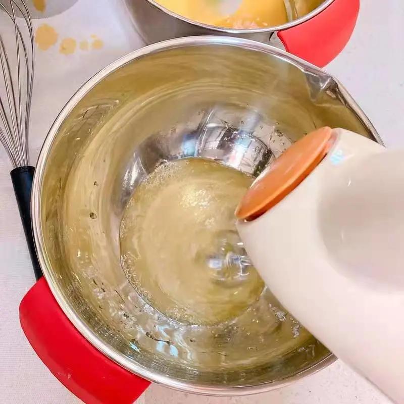 电饭煲蛋糕正宗做法只需三个鸡蛋,5个鸡蛋不分离做蛋糕电饭煲