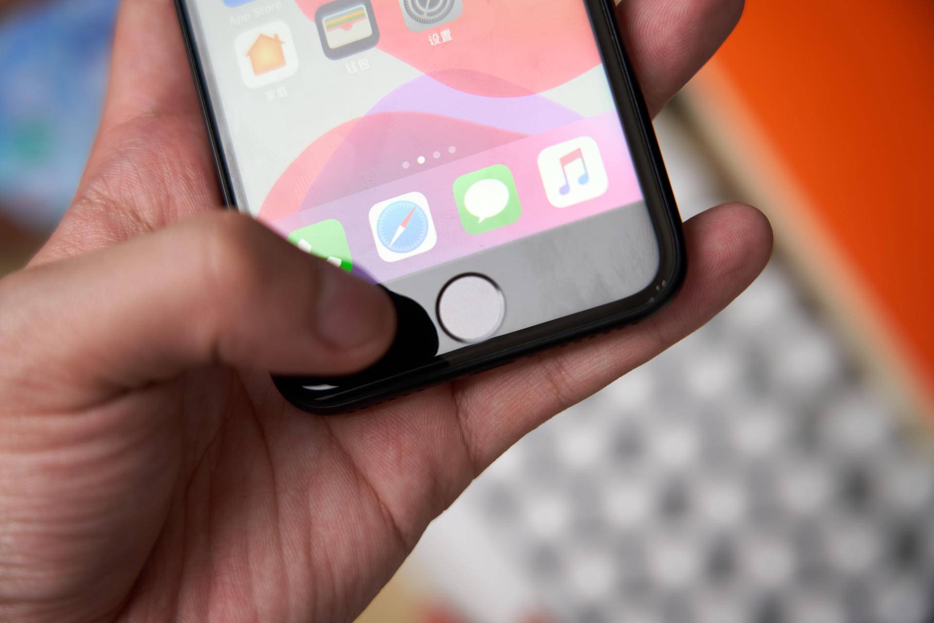 新款iphonese入手体验,新iphonese全额换新