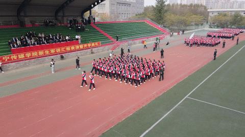 今天起，我们都是“辽传人”！辽传新生军训汇报表演暨开学典礼