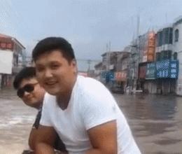 暴雨图片朋友圈,石家庄暴雨拍摄图片真实