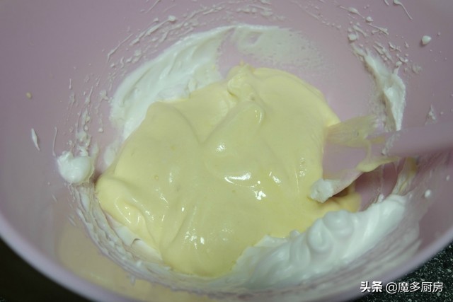 如何用鸡蛋和面粉做最简单的蛋糕,鸡蛋面粉和白砂糖做蛋糕不用牛奶