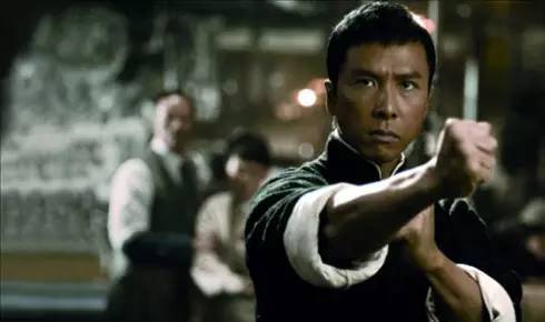 咏春拳日字冲拳视频,咏春日字冲拳叶问片段