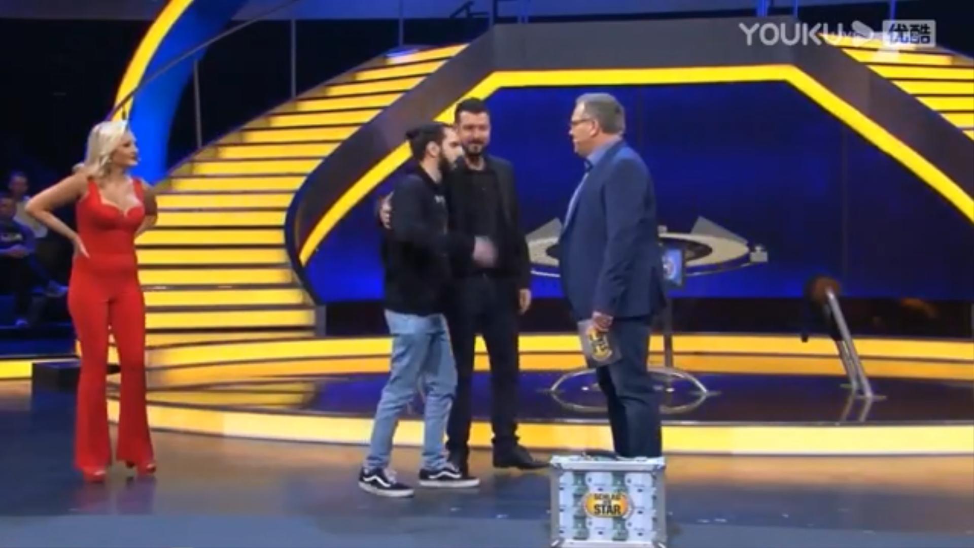 粉丝冲进电视台直播中询问gta6,疯了男子