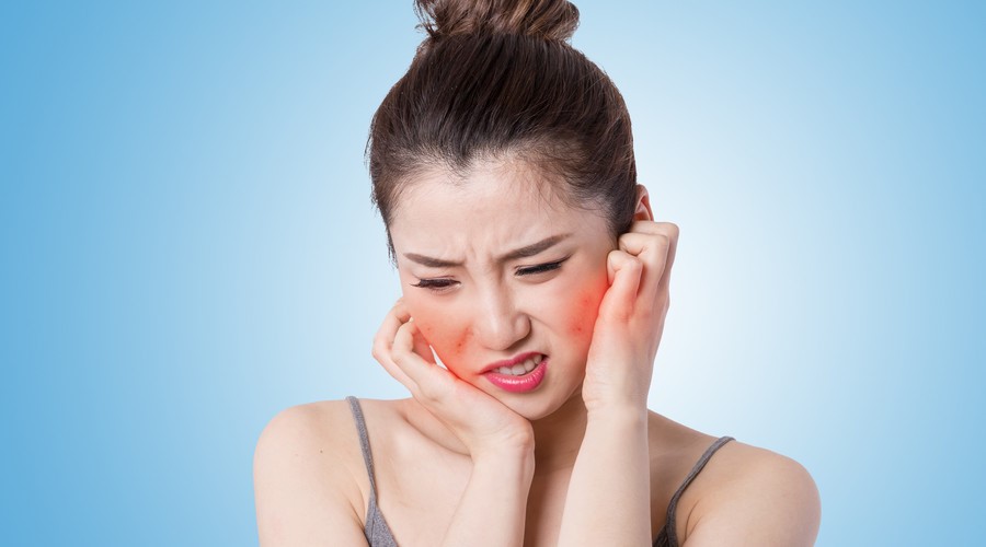 额头下巴老是反复长痘怎么解决,女性脸色暗沉发黄下巴额头长痘