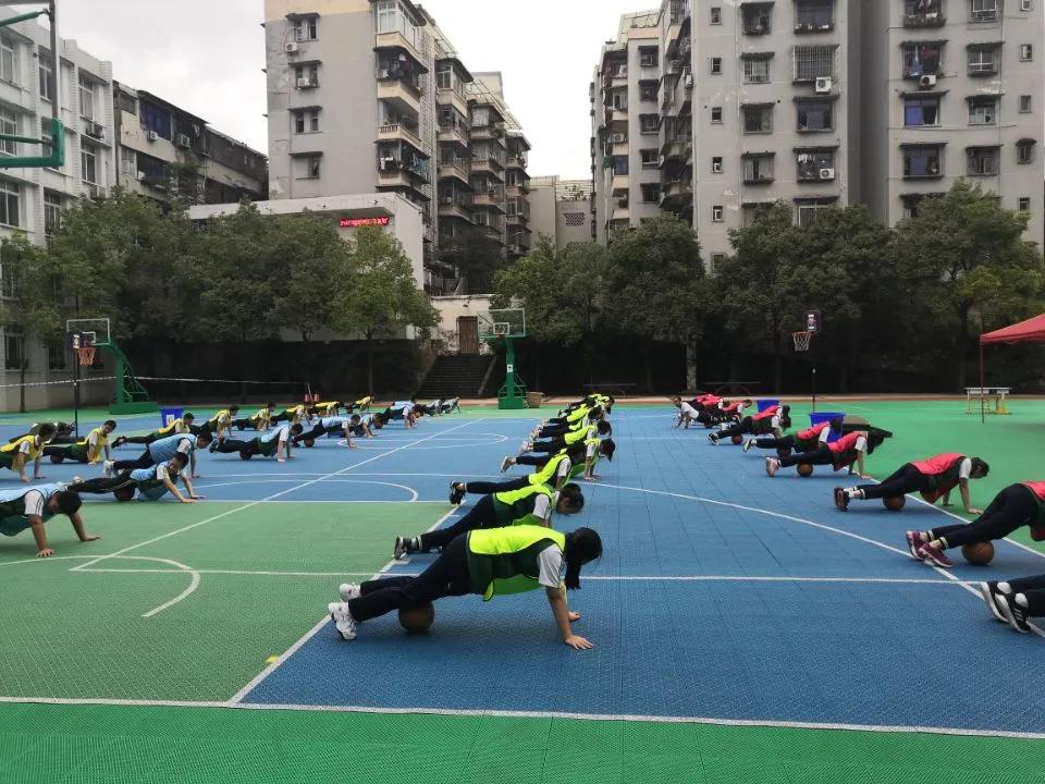 閲嶅簡甯傚崡鍗庝腑瀛﹀湪鍏ㄥ競鎺掑悕绗嚑,閲嶅簡鍗楀崕涓鍦ㄩ噸搴嗗競鎺掑悕绗嚑