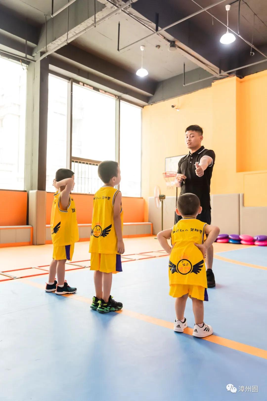 万达附近室内篮球班,万达金街二楼儿童篮球