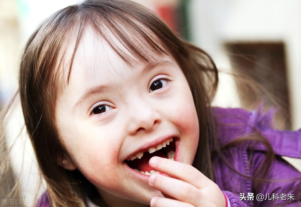 唐氏胎儿在母体有什么症状,40天宝宝唐氏综合征有哪些症状