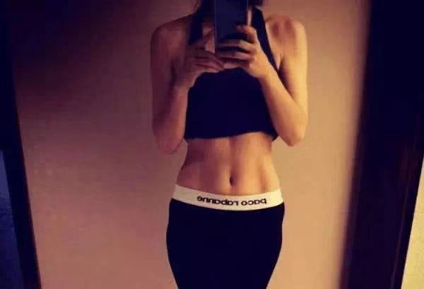 腹部的肉松松垮垮的怎样练马甲线,居家练腹怎么练马甲线