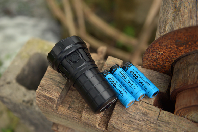 自从拍完这个手电之后，公园里人少了好多