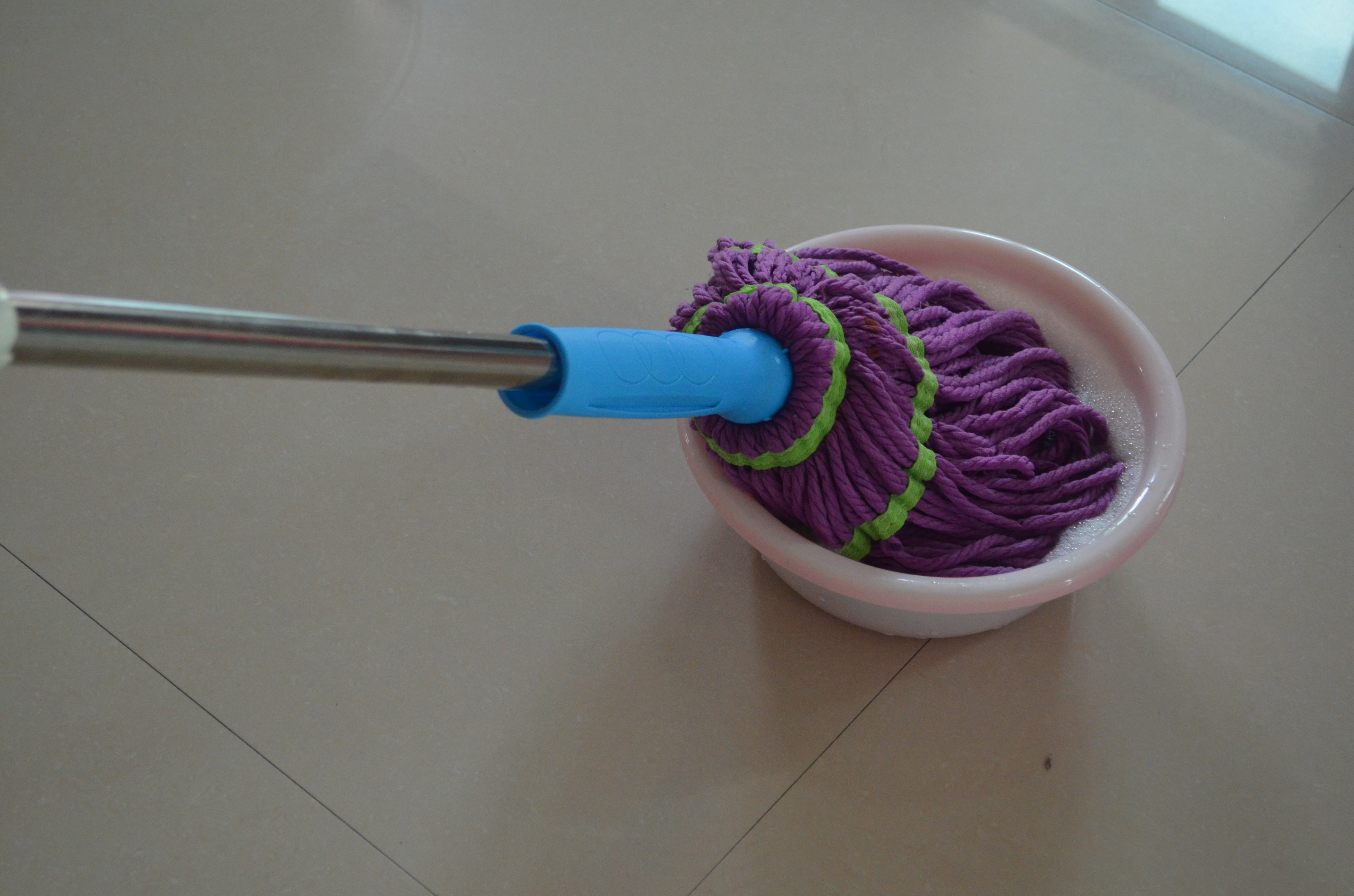 为什么拖完地板有股臭味,地板腥味大是不是地板不好