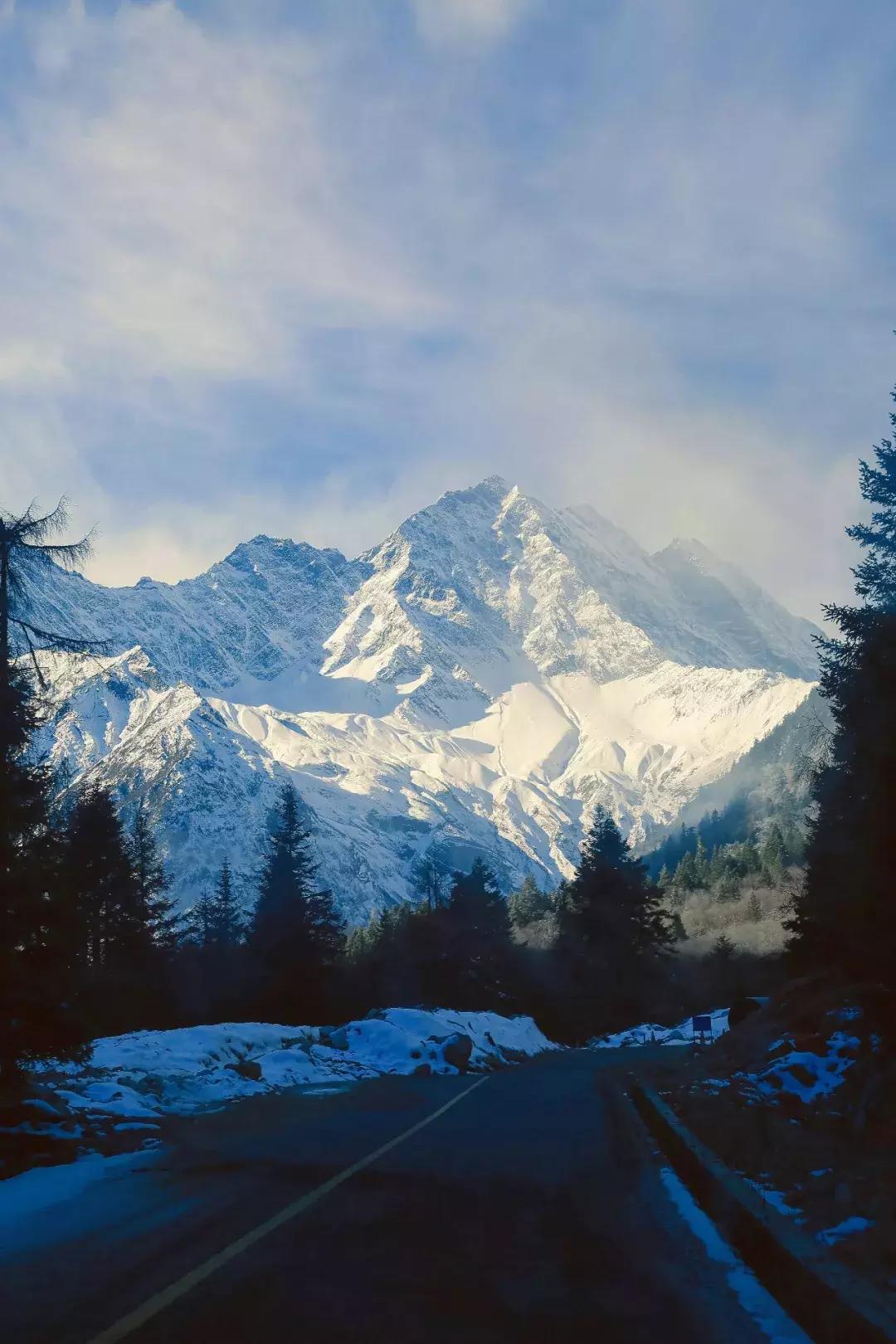 阿坝州又一处绝对秘境,雪山红石全部免费看,成都出发可耍2天!