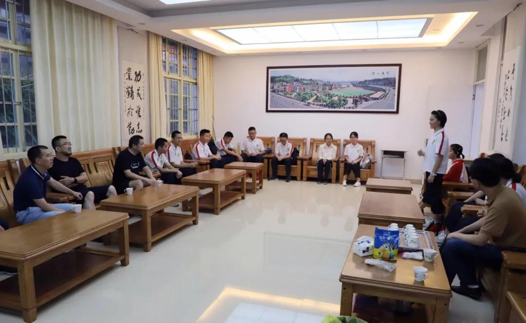 清华大学美术学院教授视频,清华大学美术学院陶瓷系教授