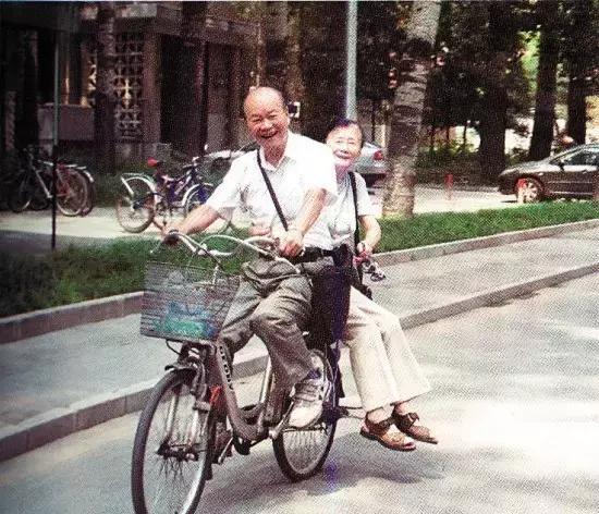 这组照片拍得很有意境,最震撼人心的一组照片爱情