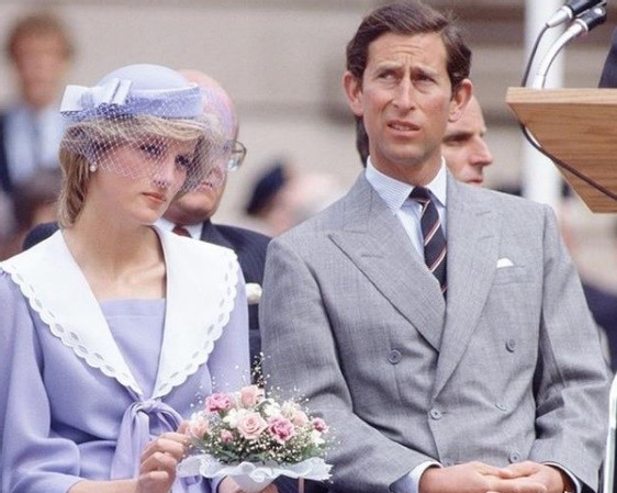 查尔斯对戴安娜的温馨瞬间,戴安娜为什么要和查尔斯撕破脸