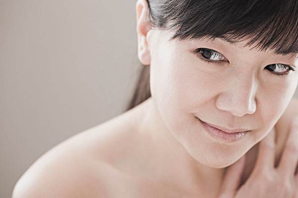 18岁女生反复长痘痘要怎么治疗,妹妹旁边长痘什么原因