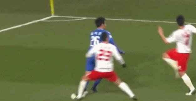 中国对韩国足球外网热议,韩国足球凌空踹人